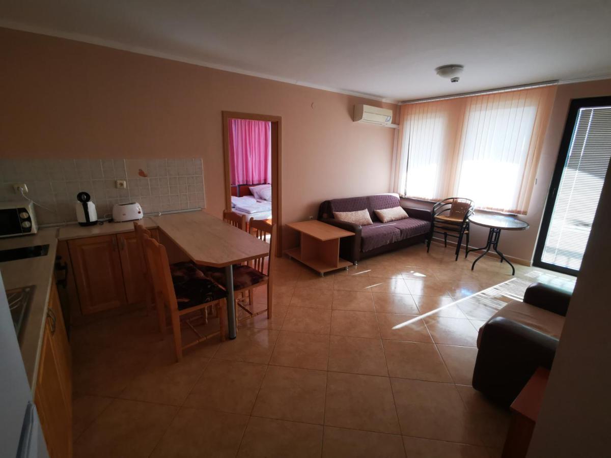 Marina Delfin Apartments - Top Location & Pet Friendly Sveti Vlas Esterno foto