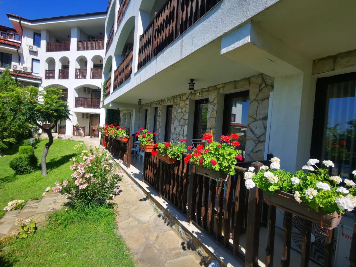 Marina Delfin Apartments - Top Location & Pet Friendly Sveti Vlas Esterno foto