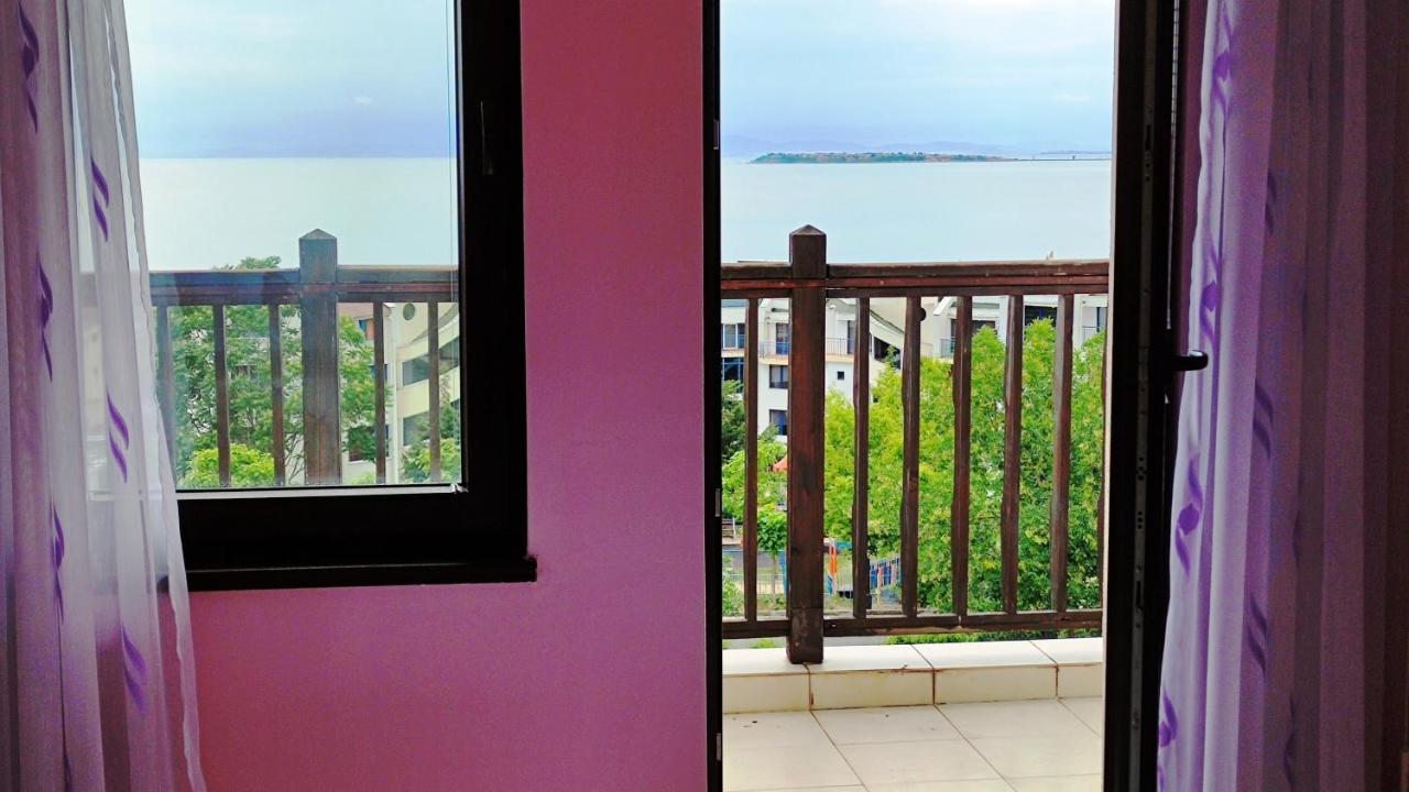 Marina Delfin Apartments - Top Location & Pet Friendly Sveti Vlas Esterno foto