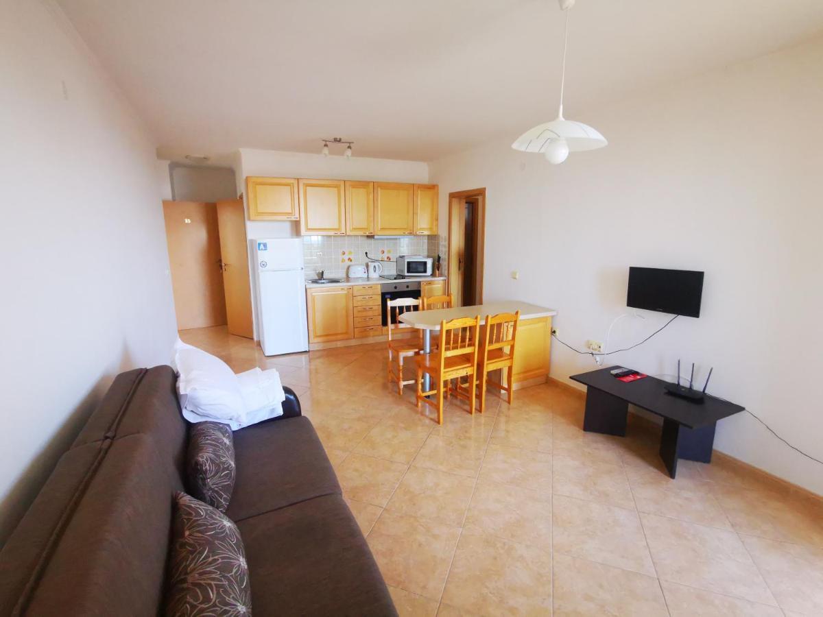 Marina Delfin Apartments - Top Location & Pet Friendly Sveti Vlas Esterno foto