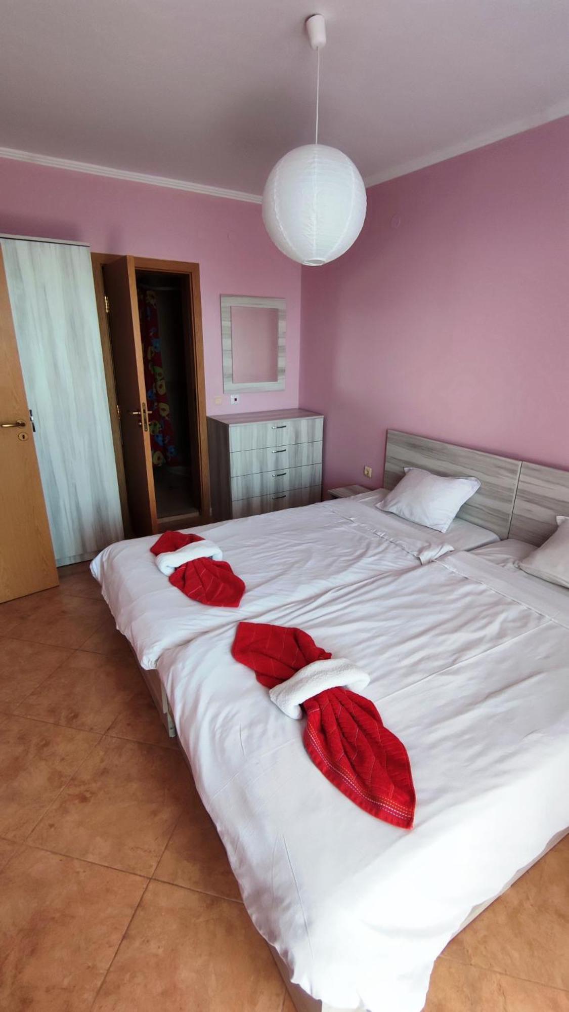 Marina Delfin Apartments - Top Location & Pet Friendly Sveti Vlas Esterno foto