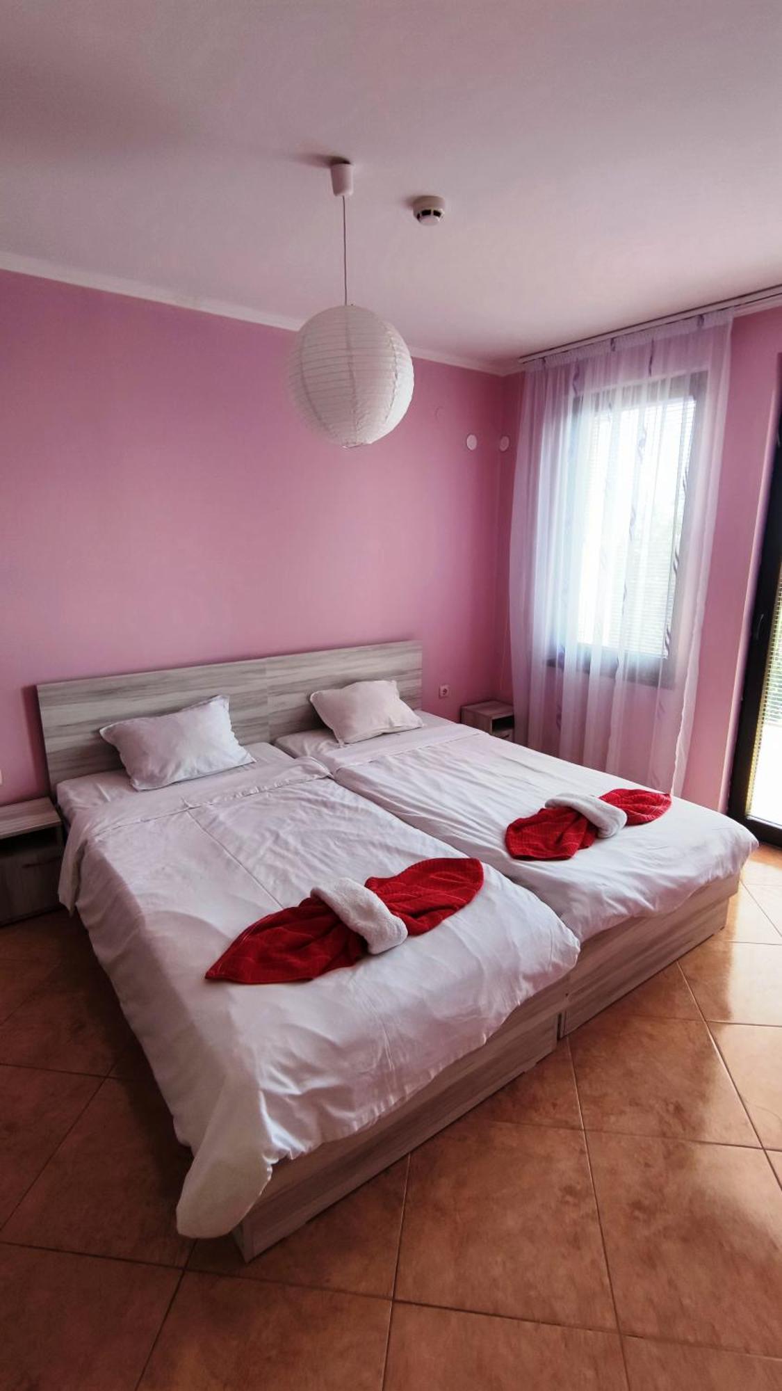 Marina Delfin Apartments - Top Location & Pet Friendly Sveti Vlas Esterno foto