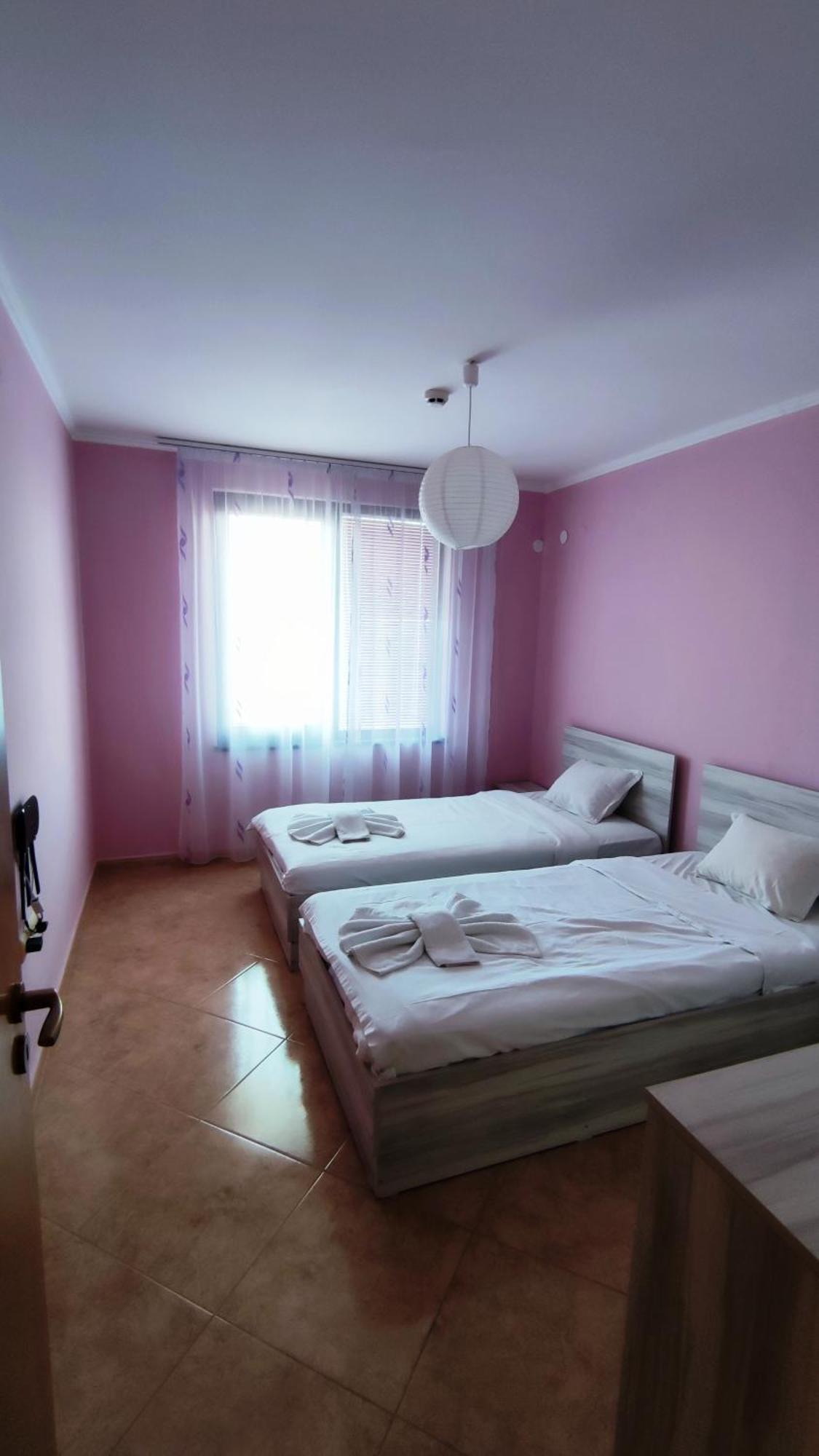 Marina Delfin Apartments - Top Location & Pet Friendly Sveti Vlas Esterno foto