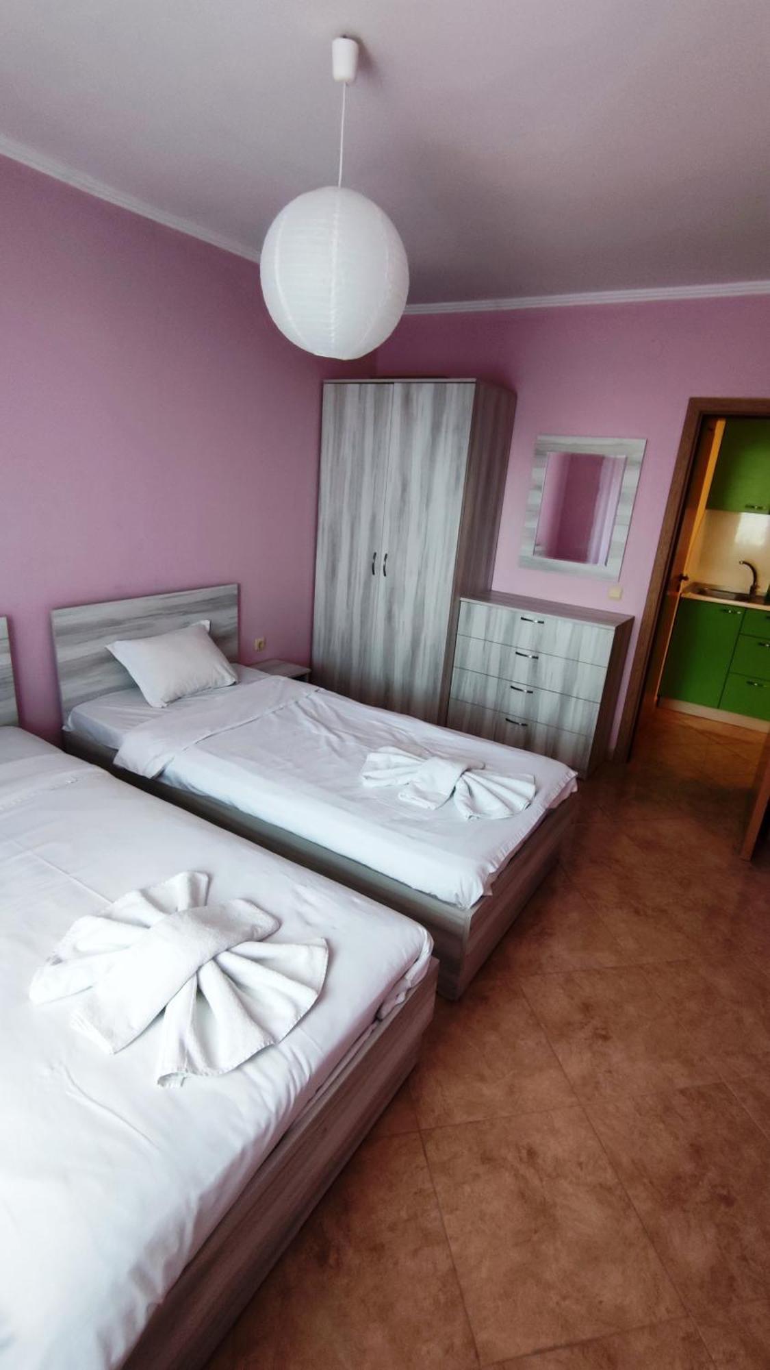 Marina Delfin Apartments - Top Location & Pet Friendly Sveti Vlas Esterno foto