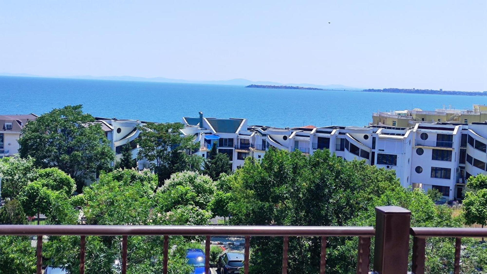 Marina Delfin Apartments - Top Location & Pet Friendly Sveti Vlas Esterno foto