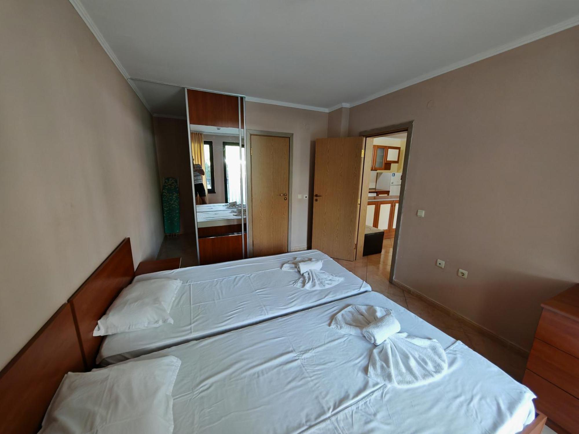Marina Delfin Apartments - Top Location & Pet Friendly Sveti Vlas Esterno foto