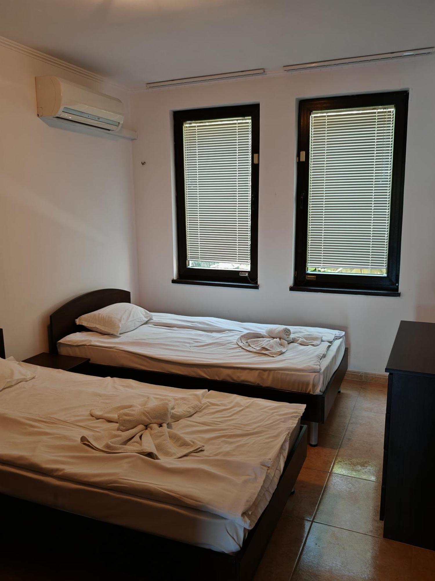 Marina Delfin Apartments - Top Location & Pet Friendly Sveti Vlas Esterno foto