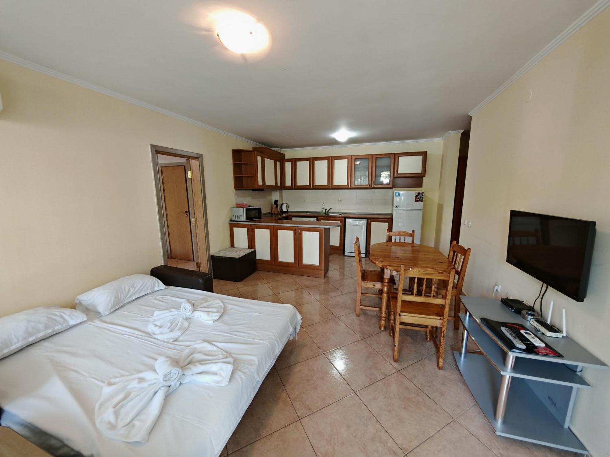 Marina Delfin Apartments - Top Location & Pet Friendly Sveti Vlas Esterno foto