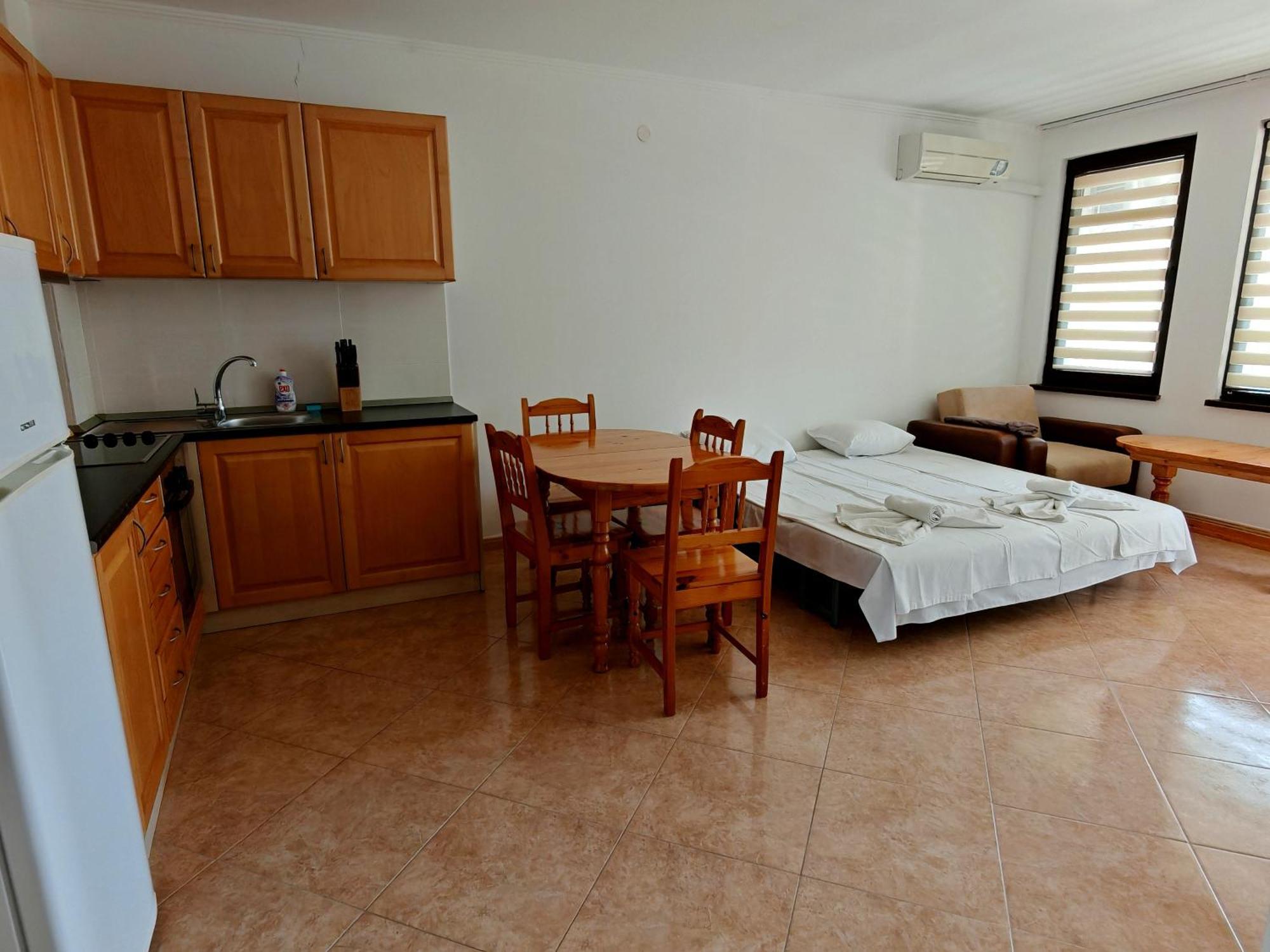 Marina Delfin Apartments - Top Location & Pet Friendly Sveti Vlas Esterno foto