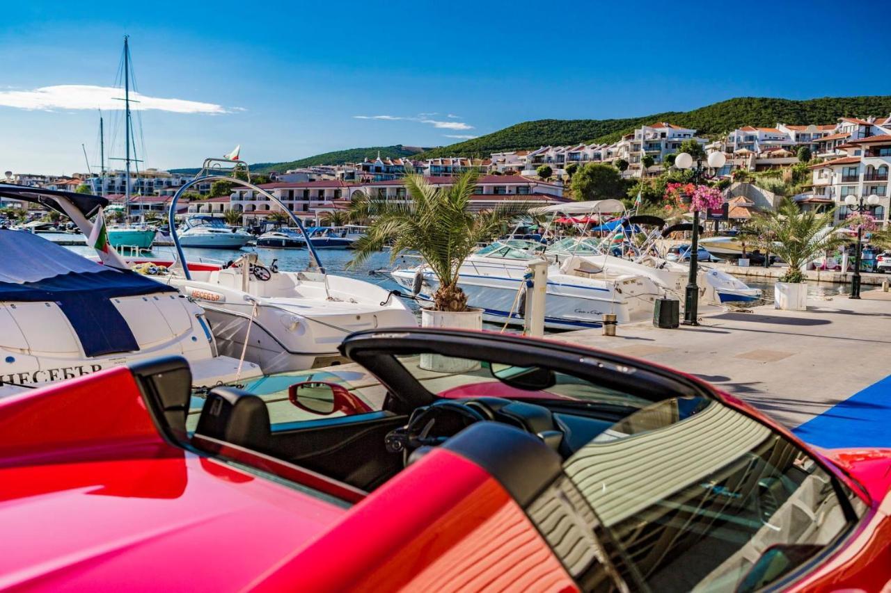 Marina Delfin Apartments - Top Location & Pet Friendly Sveti Vlas Esterno foto